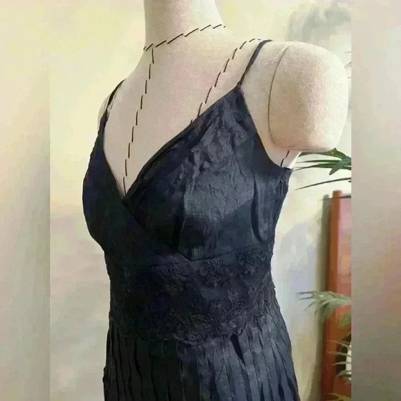 Ann Taylor Black Midi Pleated Dress | Lace Detail | Size 2 - Picture 5 of 8